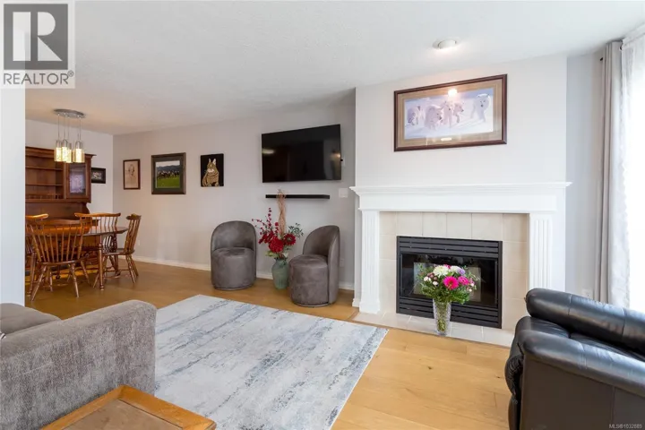 303 899 Darwin Ave, Saanich, British Columbia V8X2X7
