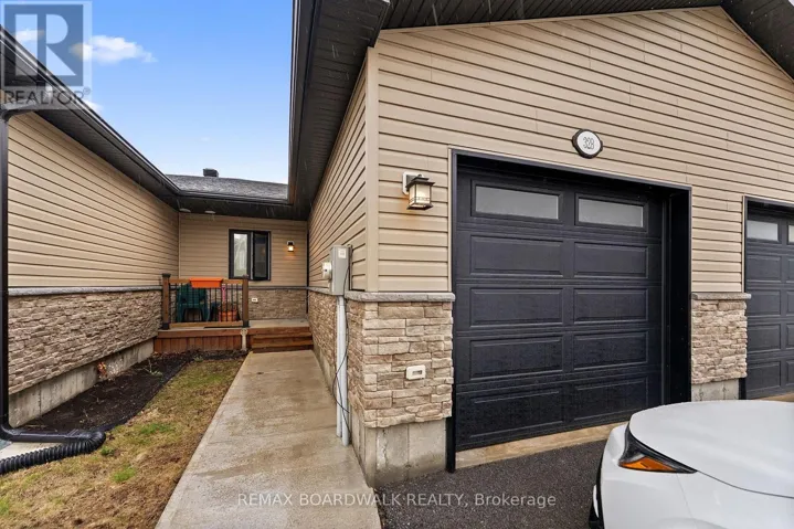 B - 32 DAVID STREET, Edwardsburgh/Cardinal, Ontario K0E1X0