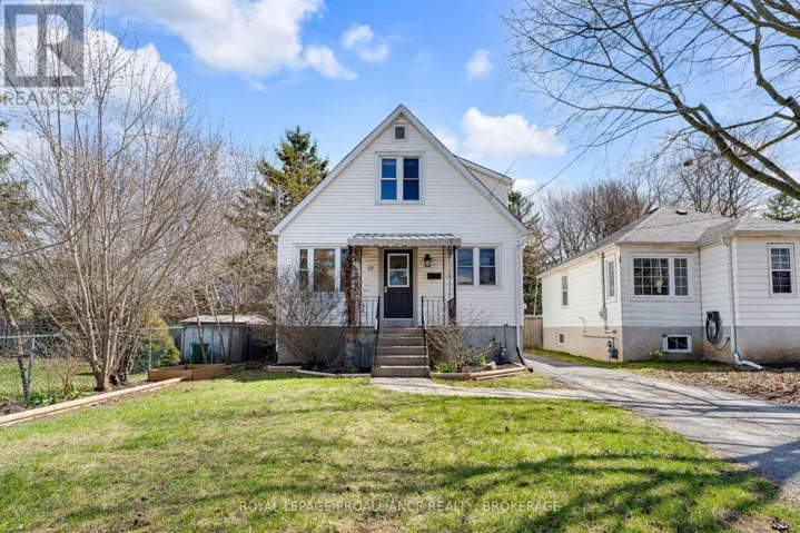 19 WESTDALE AVENUE, Kingston (Central City East), Ontario K7L4S1