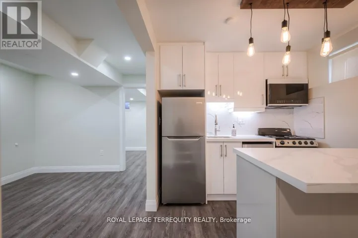 5 - 135 JANE STREET, Toronto (Runnymede-Bloor West Village), Ontario M6S3Y7