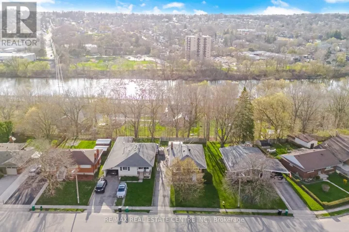 30 HIGHMAN AVENUE, Cambridge, Ontario N1R3L7