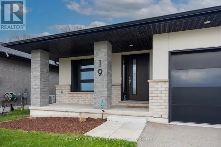 19 BENJAMIN PARKWAY, St. Thomas, Ontario N5R0J1
