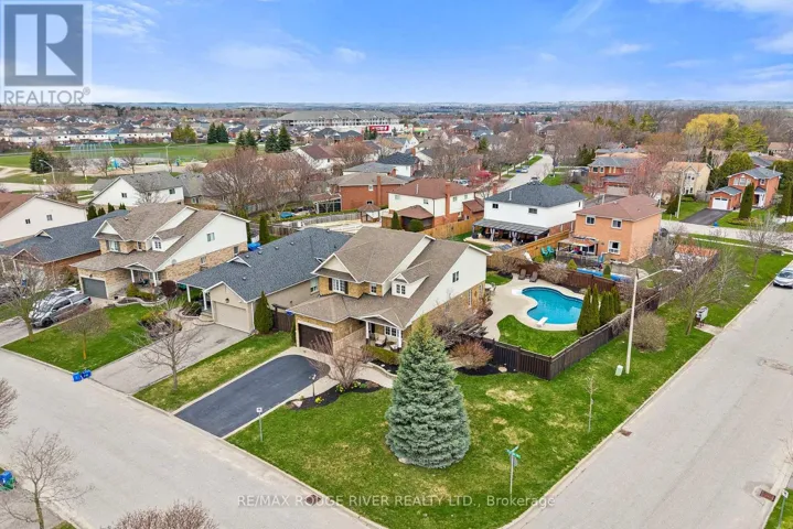 9 CLAYTON CRESCENT, Clarington (Bowmanville), Ontario L1C4P2