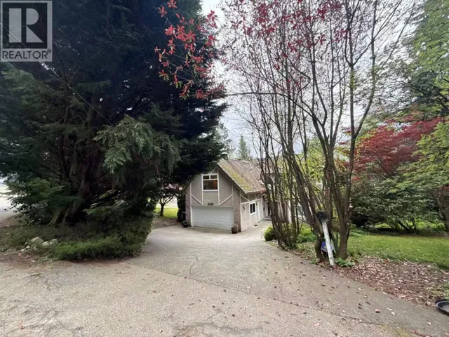 5355 THE TERRACE, West Vancouver, British Columbia V7V1M7