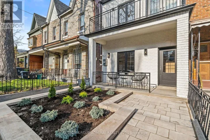 25 COOLMINE ROAD, Toronto (Little Portugal), Ontario M6J3G1