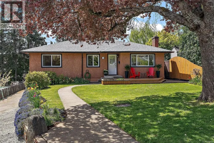 1094 Gosper Cres, Esquimalt, British Columbia V9A4J3