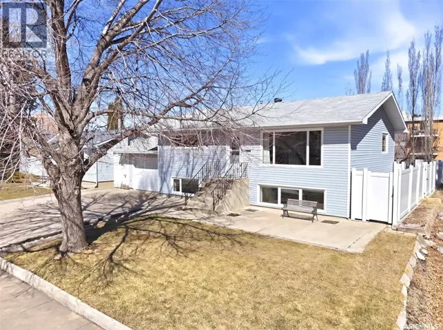 337 East PLACE, Saskatoon, Saskatchewan S7J2Y4