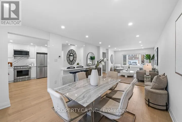 217 HAMPTON COURT, Newmarket (Bristol-London), Ontario L3Y6J5
