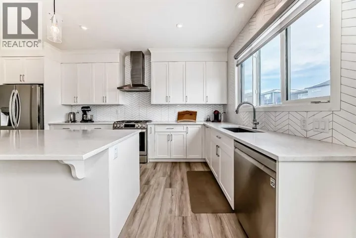 24 Royston Rise NW, Calgary, Alberta T3L0J2