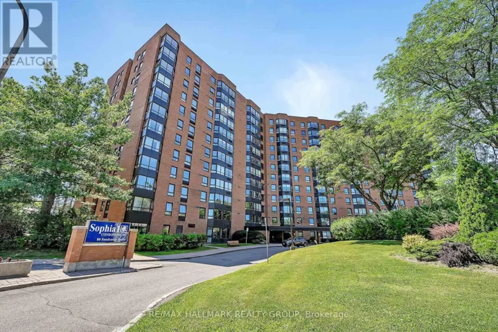 704 - 80 SANDCASTLE DRIVE, Ottawa, Ontario K2H9E7