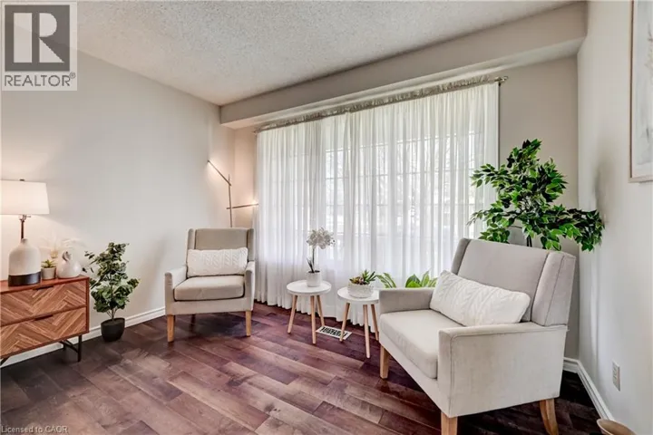33 CARLYLE Place, Kitchener, Ontario N2P1B6