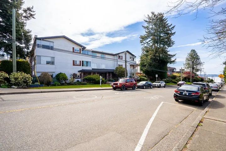 204 1390 MARTIN STREET, White Rock, British Columbia V4B3W5