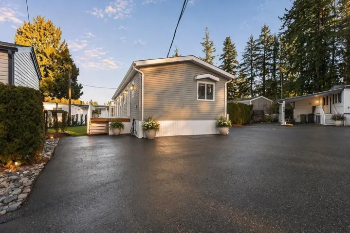 19 24330 FRASER HIGHWAY, Langley, British Columbia V2Z1N2