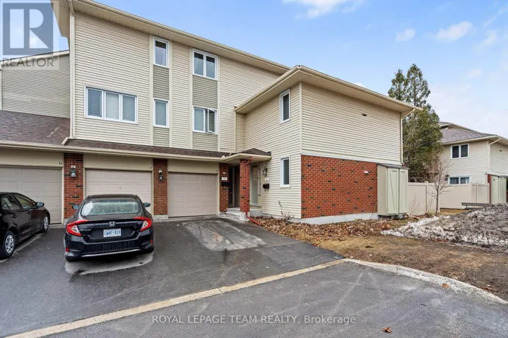 90 HAXBY PRIVATE, Ottawa, Ontario K1T3C4