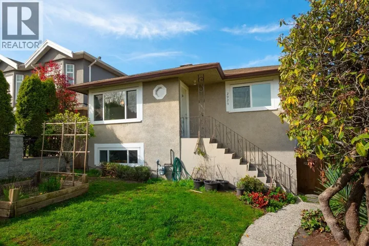 2925 MCGILL STREET, Vancouver, British Columbia V5K1H8