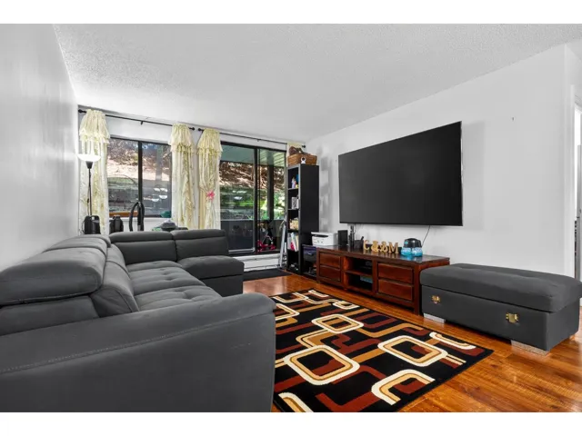 G08 10698 151A STREET, Surrey, British Columbia V3R8T5