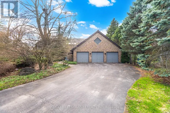 126 CURTIS CRESCENT, King (King City), Ontario L7B1C2