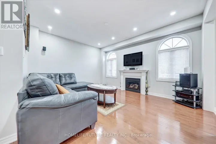 2 TOVEY TERRACE, Brampton (Sandringham-Wellington), Ontario L6R3E6