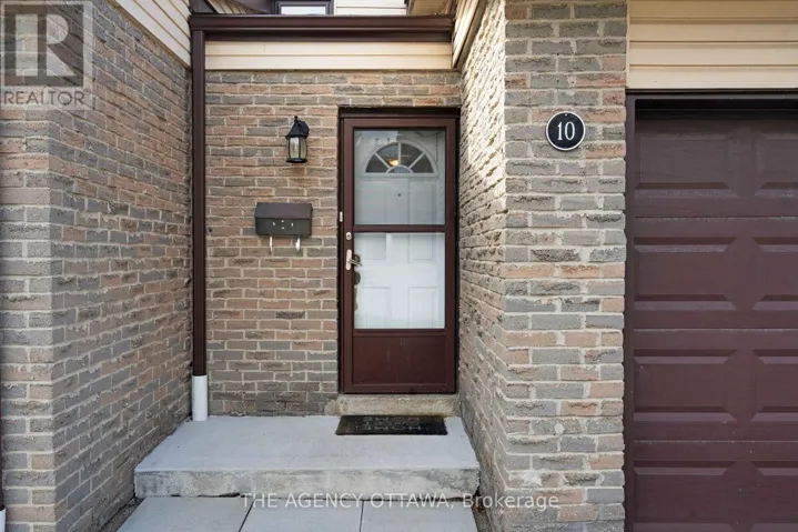 9 - 10 COLLINS CRESCENT, Brampton (Brampton North), Ontario L6V3M9