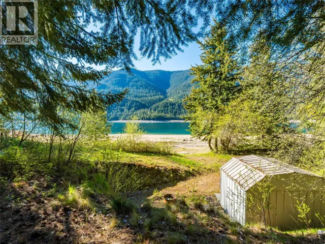 5378 Broadwater Road, Castlegar, British Columbia V2N4V8