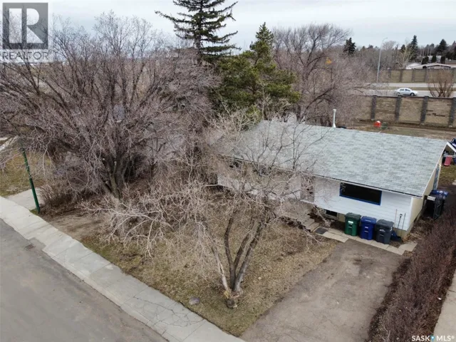 190 CARLETON DRIVE, Saskatoon, Saskatchewan S7H3P1