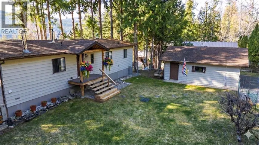 8698 Penwith Way, St. Ives, British Columbia V0E1M9