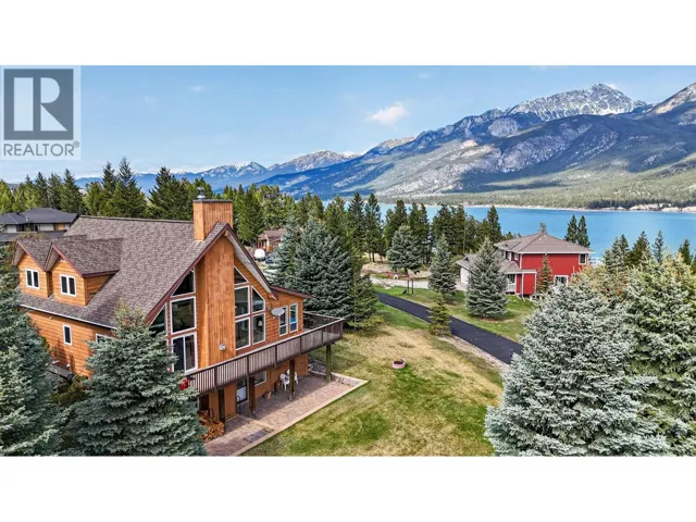 4484 Spruce Bay, Fairmont Hot Springs, British Columbia V0B1L2