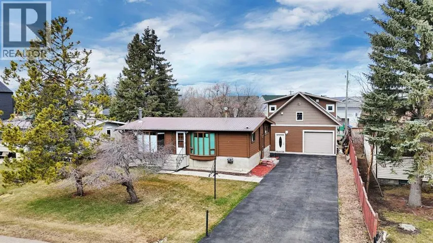5228 50B Avenue, Sylvan Lake, Alberta T4S1E4