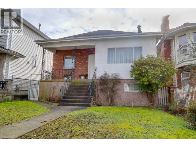 2636 TRIUMPH STREET, Vancouver, British Columbia V5K1S9