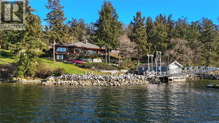 8440 Lawrence Rd, Central Saanich, British Columbia V8M1S5