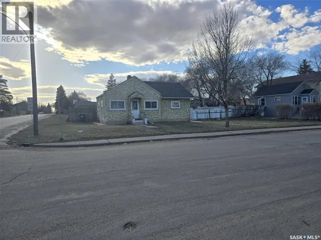 201 R AVENUE N, Saskatoon, Saskatchewan S7L2Y6