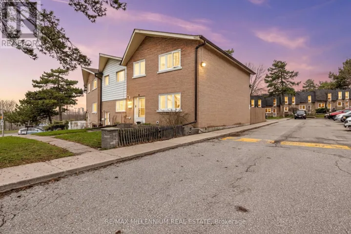 5 - 10 GRANDRAVINE DRIVE, Toronto (York University Heights), Ontario M3J1B1