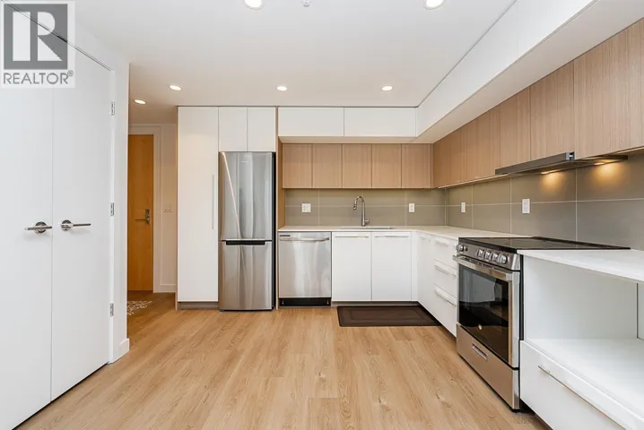 512 9888 UNIVERSITY CRESCENT, Burnaby, British Columbia V5A0G4