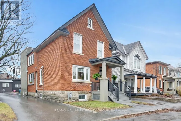 24 MORRIS STREET, Ottawa, Ontario K1S4A7