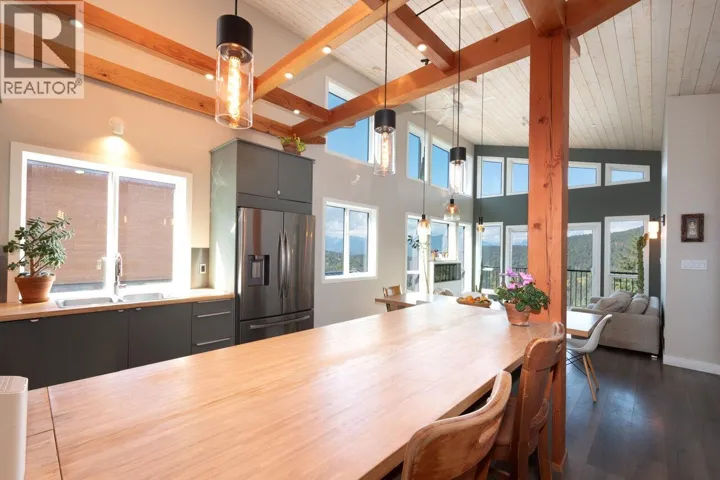 897 RIVENDELL DRIVE, Bowen Island, British Columbia V0N1G1
