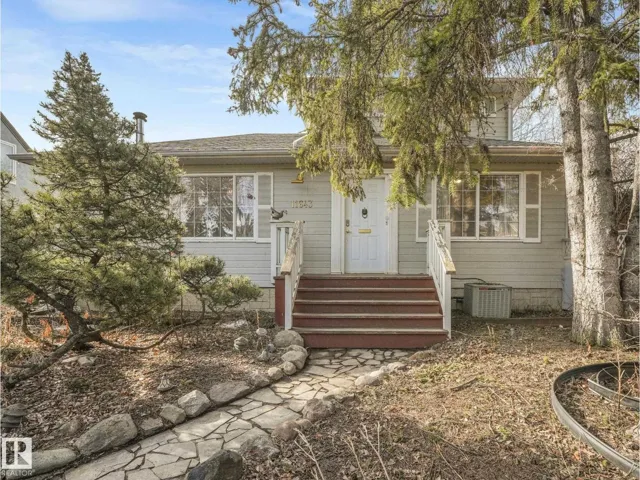 11643 76 AV NW, Edmonton, Alberta T6G0K9