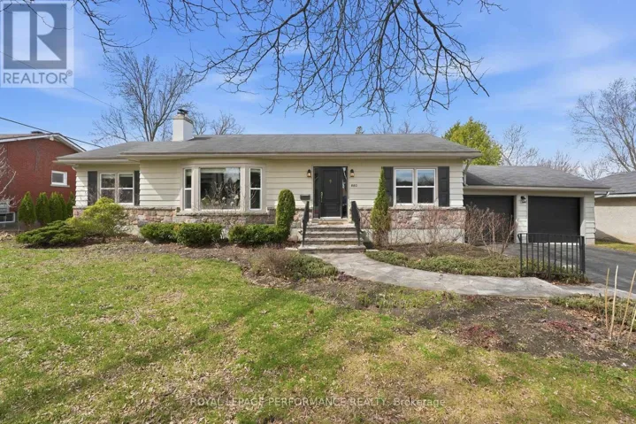 880 MELWOOD AVENUE, Ottawa, Ontario K2A3C3