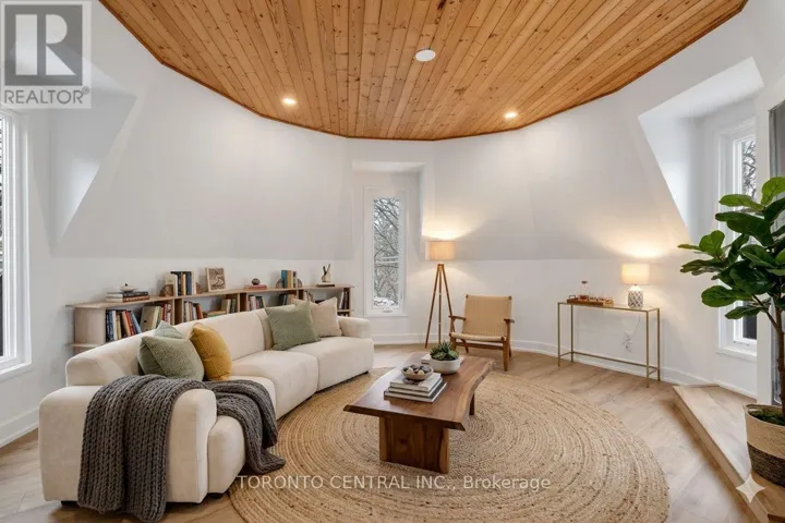 UPPER - 171 PARKSIDE DRIVE, Toronto (High Park-Swansea), Ontario M6R2Y9