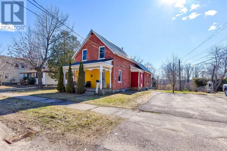 442 MOFFAT STREET, Pembroke, Ontario K8A3Y1