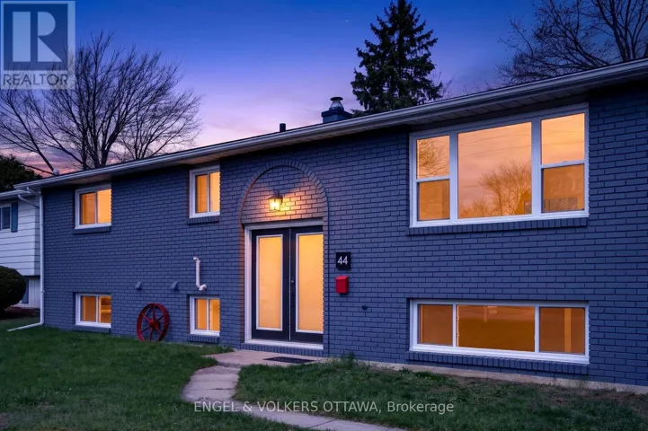 44 CAROL CRESCENT, Smiths Falls, Ontario K7A3X8