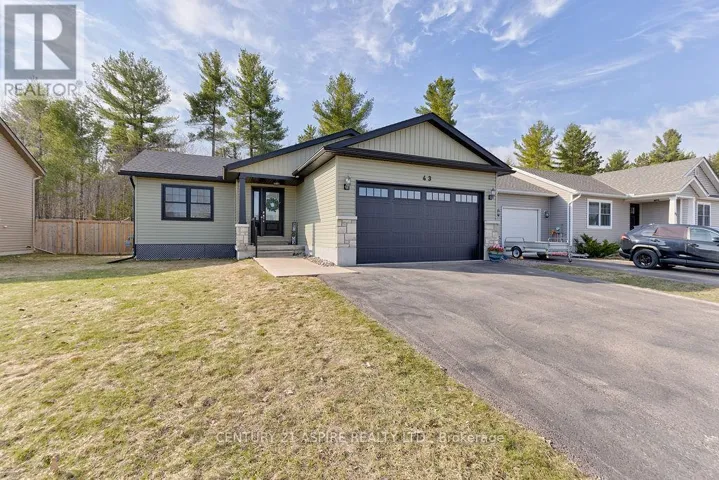 43 DUSTIN DRIVE, Petawawa, Ontario K8H0G3