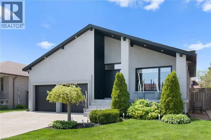 17 CLEARVIEW Drive, Hamilton, Ontario L8G4Y4