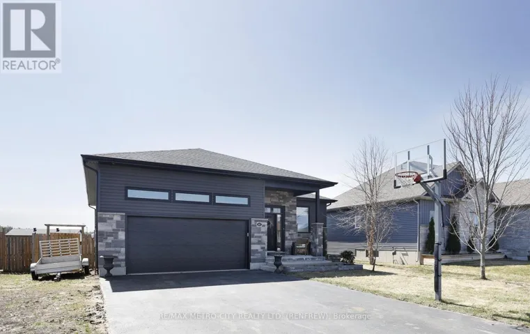 65 NOBLE CRESCENT, Petawawa, Ontario K8H0G1