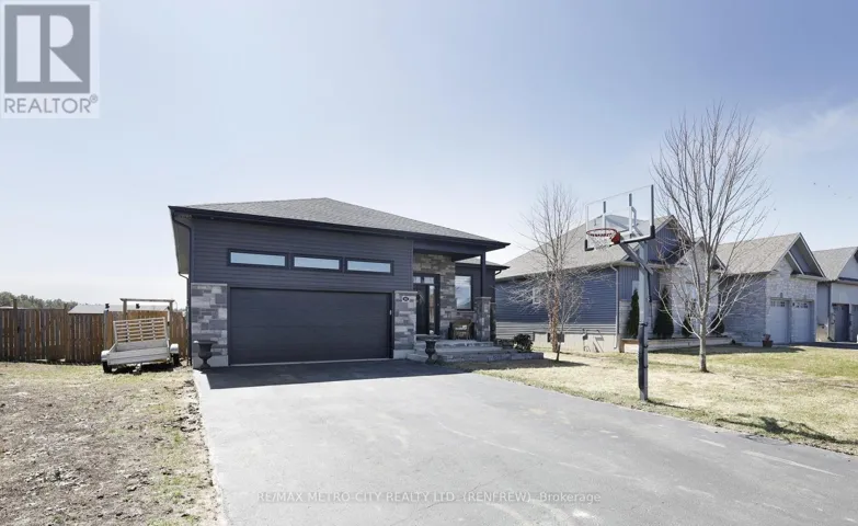 65 NOBLE CRESCENT, Petawawa, Ontario K8H0G1