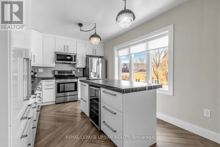 901 PAPE AVENUE, Toronto (Danforth Village-East York), Ontario M4K3V1