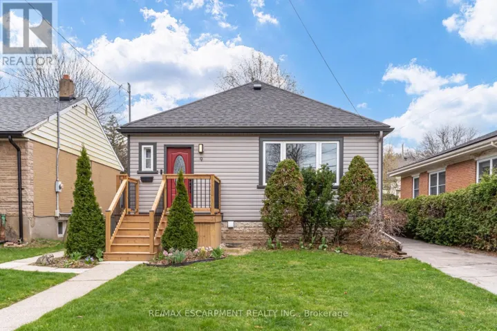 9 BEAUCOURT ROAD, Hamilton (Ainslie Wood), Ontario L8S2R1