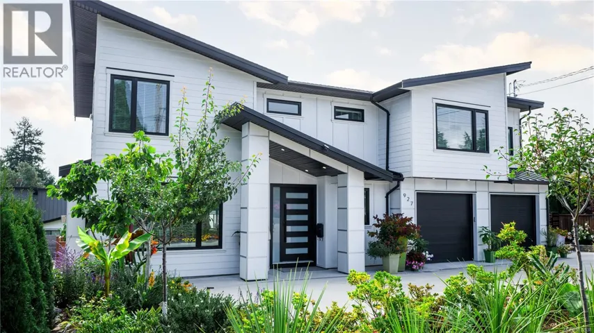 927 Beckwith Ave, Saanich, British Columbia V8X3S2