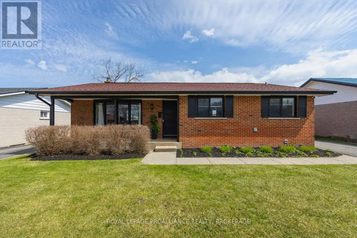 39 HOWARD CRESCENT, Kingston (West of Sir John A. Blvd), Ontario K7M3C7