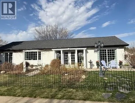 1006 9 Street N, Lethbridge, Alberta T1H1Z8