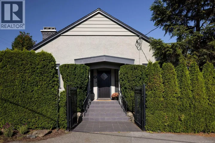 535 Falkland Rd, Oak Bay, British Columbia V8S4L6